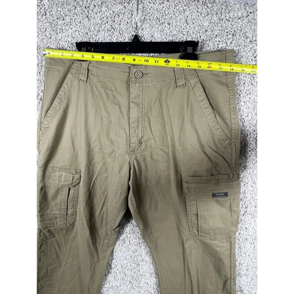 Men's Wrangler Cargo Pants Stretch New KHAKI Relaxed Fit Straight Leg SIZE 36x30